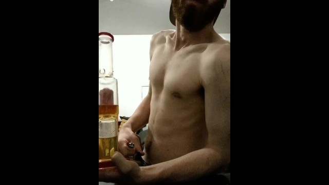 Celebrating 800 Views with a Sexy Bong Hit
