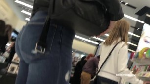 Candid Perfect Teen Ass in Tight Jeans