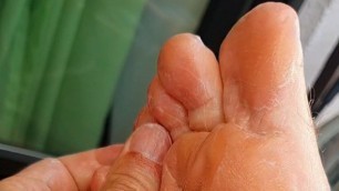 Master Ramon creams his divine feet. Do you want to lick and suck them, then apply to your master!